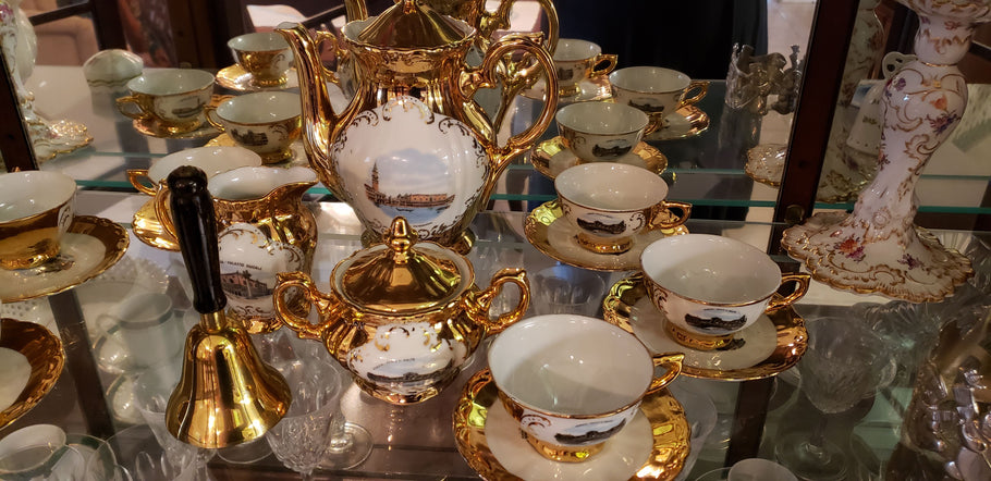 "Clowns & Sounds" CLEAN CLASSIC FURNISHINGS!